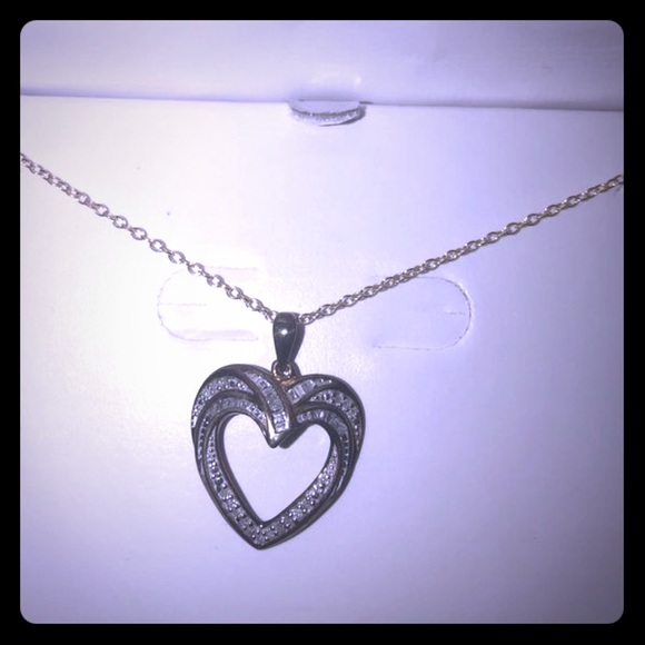 Jewelry - Heart shaped necklace